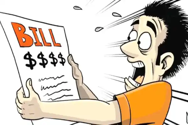 لایحه مالیاتی چیست و چگونه تنظیم می شود؟ 4 فردی که با تعجب به برگه نگاه می کند.