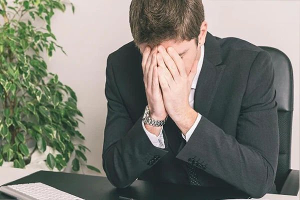 منظور از ورشکستگی شرکت چیست 1 فردی که ناراحت است